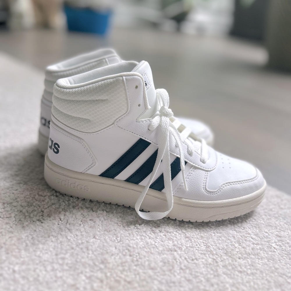 NWOT kids Adidas high tops